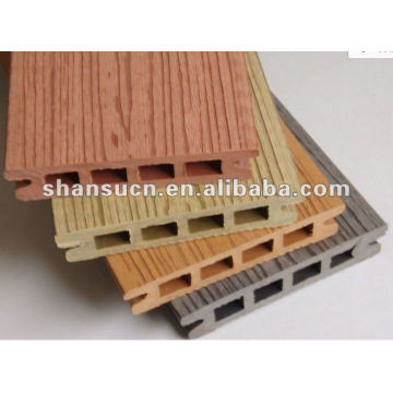 Chaîne de production en plastique en bois de profil de plancher de PVC / ligne d&#39;extrusion